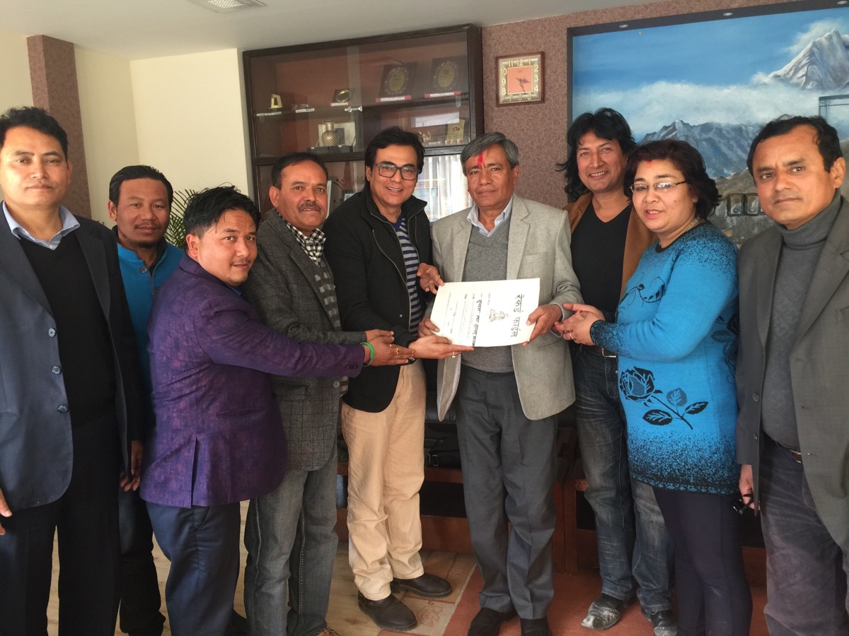 फिल्मलाई उद्योग मन्त्रालय मातहत राख्न खोजेको भन्दै फिल्म व्यवसायी विरोधमा